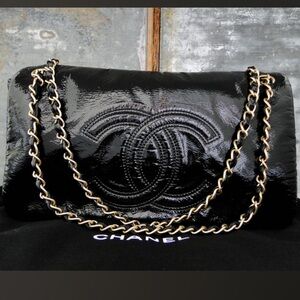 Rock and chain Chanel bag ,with certificate of authenticity, used like new